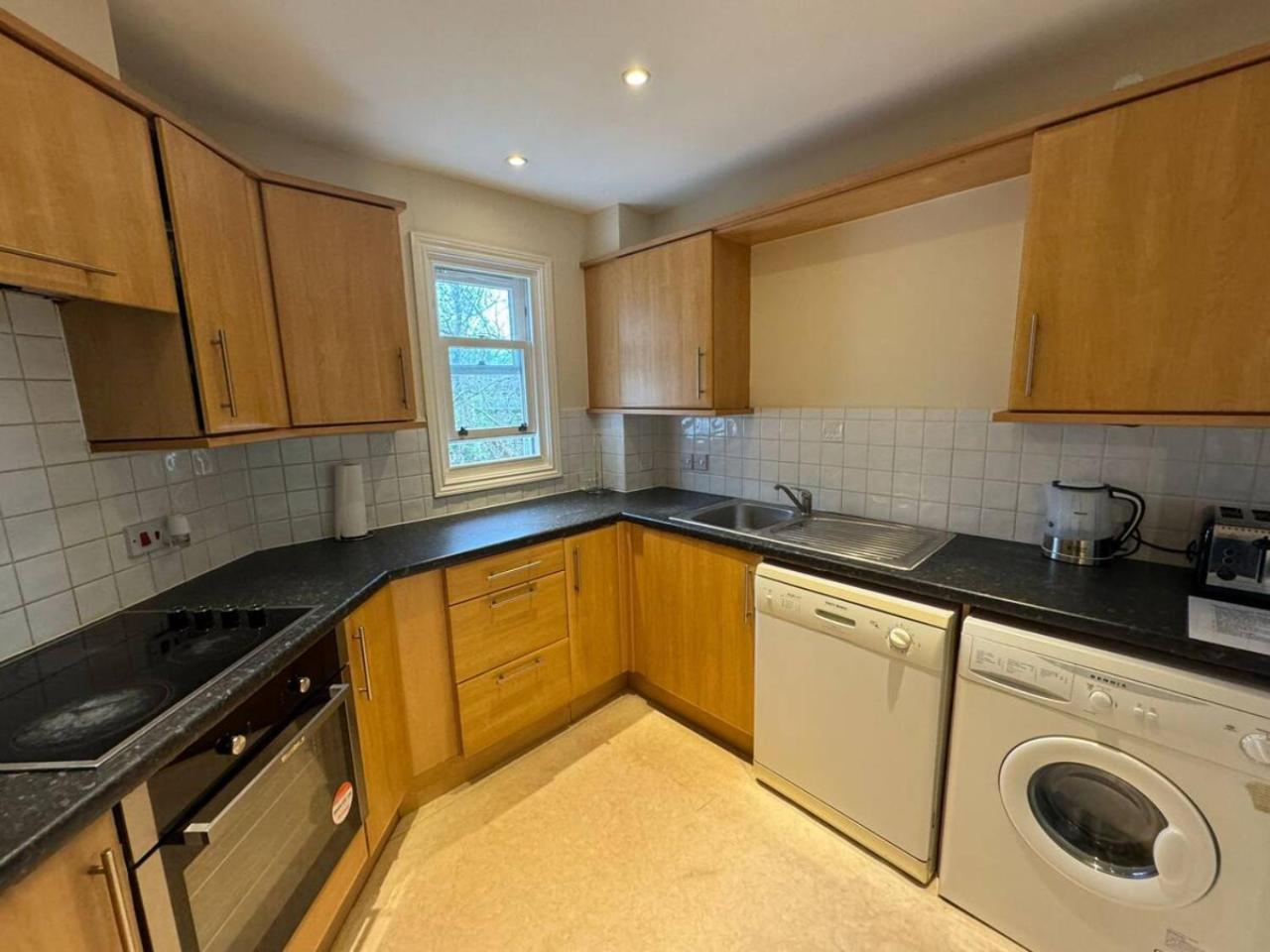 Quiet Residential With Amenities Locally Appartement Londres