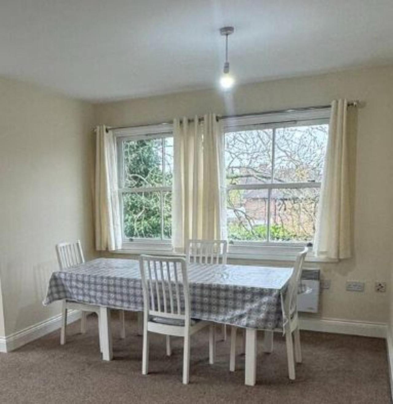 Quiet Residential With Amenities Locally Appartement