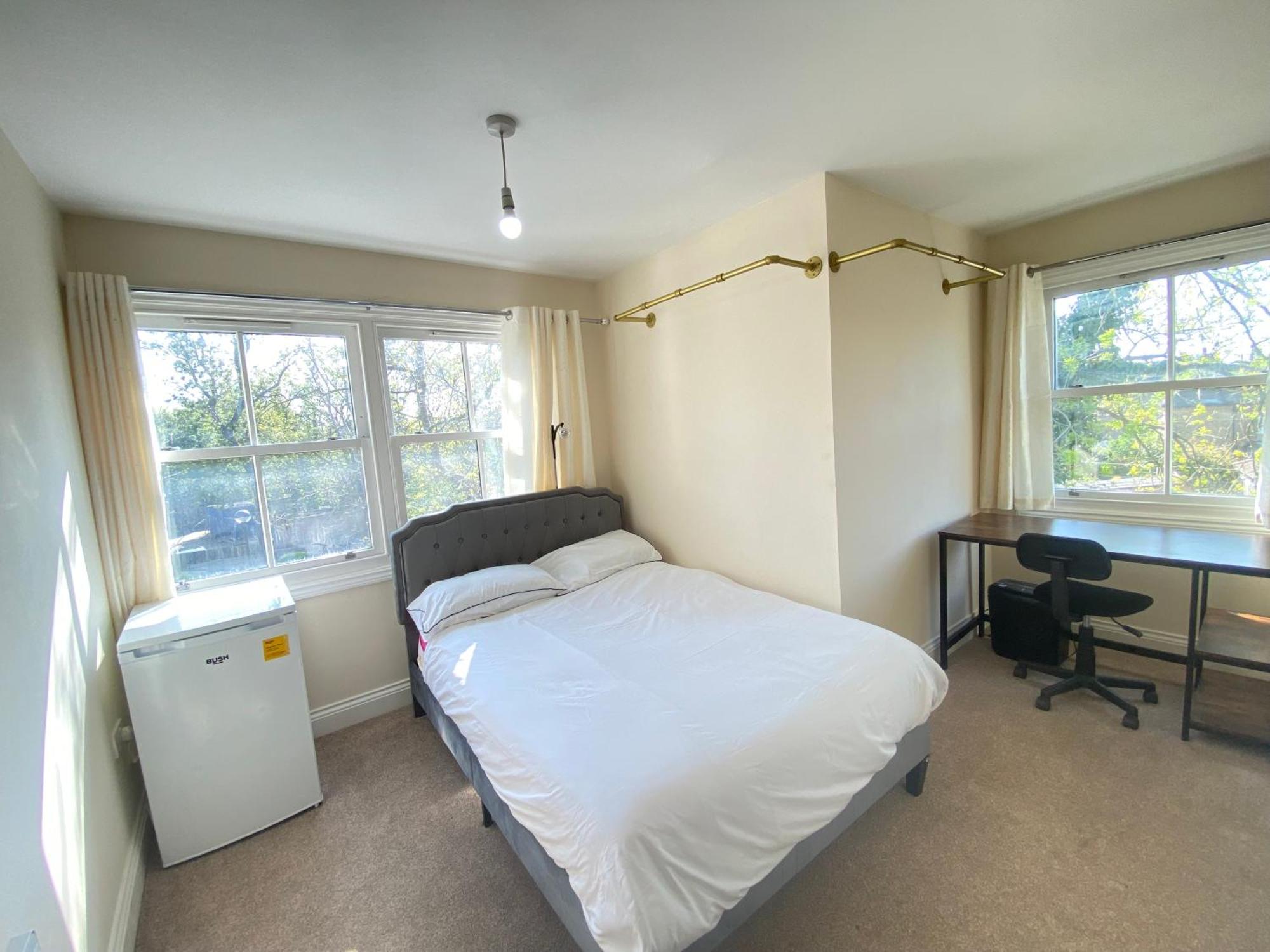 Quiet Residential With Amenities Locally Londres