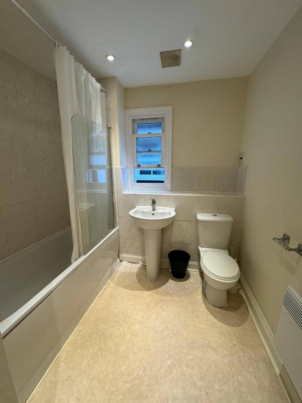 Quiet Residential With Amenities Locally * Londres